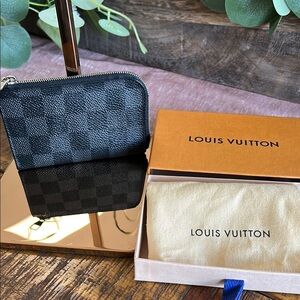 Louis Vuitton Damier Graphite Zip Around Card Holder